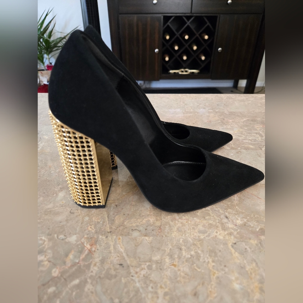 Michael Michael Kors Maxine Pump.   SIZE 5